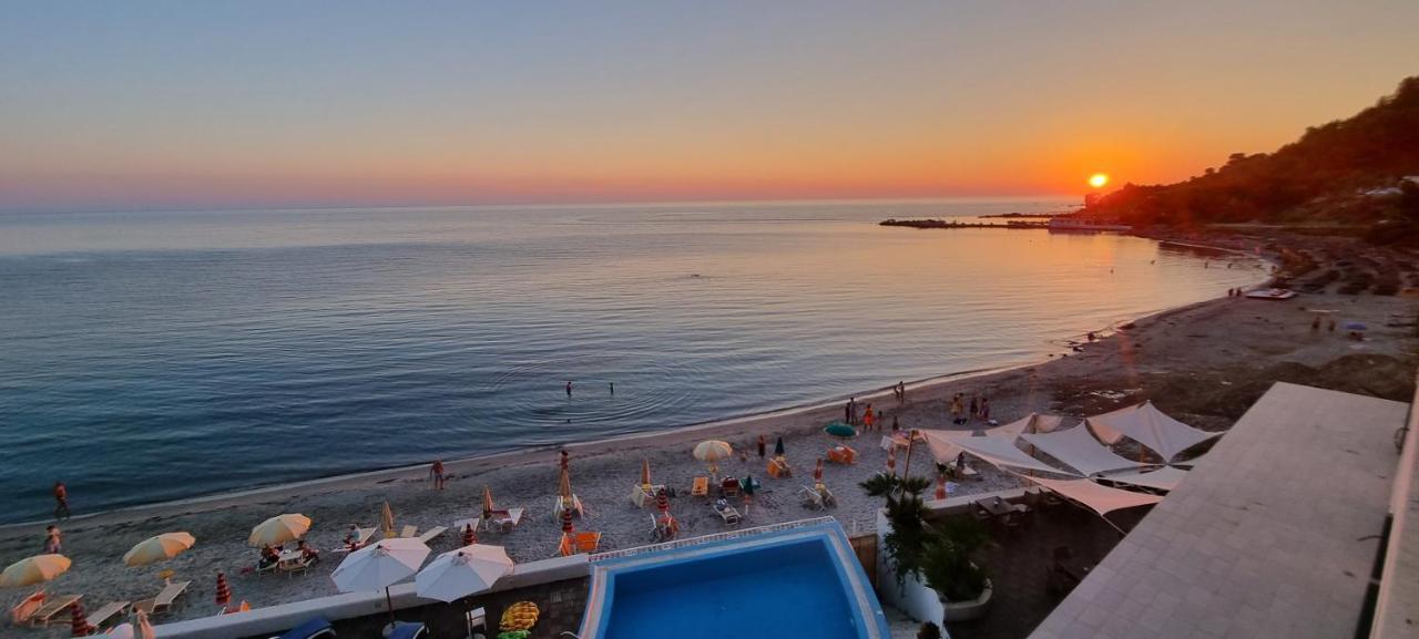 Sea&Sun&Sand Luxury Apartment In Durrës Eksteriør bilde
